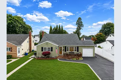 92 W 19th Street, Deer Park, NY 11729 - Photo 2