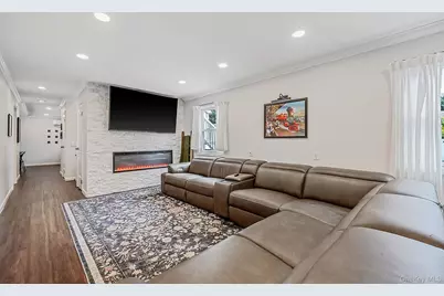 146 Rose Drive, Ronkonkoma, NY 11779 - Photo 16