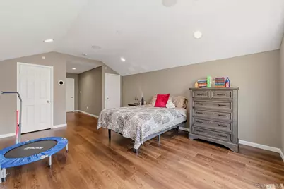 151 Classic Court, White Plains, NY 10603 - Photo 32