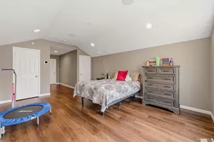 151 Classic Ct, White Plains, NY 10603 - Photo 32