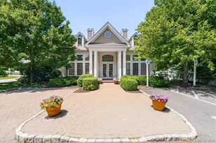 151 Classic Ct, White Plains, NY 10603 - Photo 46