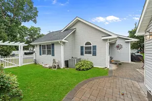 821 Peconic St, Ronkonkoma, NY 11779 - Photo 4