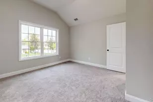 492 Blue Point Rd, Farmingville, NY 11738 - Photo 10