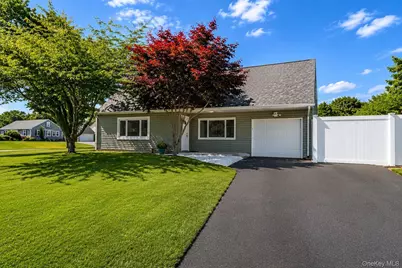 29 Pitchpine Place, Medford, NY 11763 - Photo 2