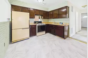 140 Regis Dr, New York, NY 10314 - Photo 12