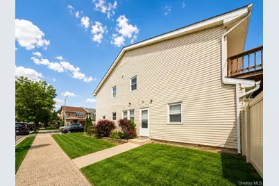 140 Regis Drive, New York, NY 10314 - Photo 2