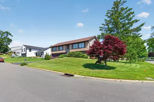 19 Branding Iron Ln, Glen Cove, NY 11542 - Photo 2