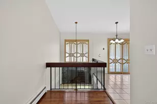 19 Branding Iron Ln, Glen Cove, NY 11542 - Photo 16