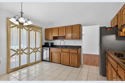 19 Branding Iron Lane, Glen Cove, NY 11542 - Photo 14
