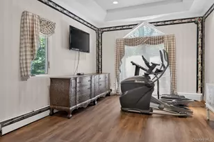 12 Locust Ln, Roslyn Heights, NY 11577 - Photo 20