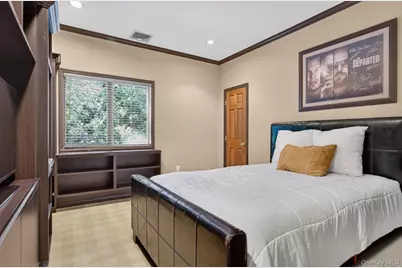 12 Locust Lane, Roslyn Heights, NY 11577 - Photo 22