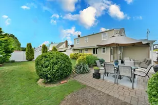 1872 Chester Dr, East Meadow, NY 11554 - Photo 24