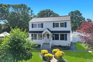 22 Wagon Ln E, Centereach, NY 11720 - Photo 2