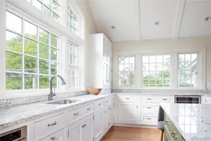 2395 Jackson St, New Suffolk, NY 11956 - Photo 2