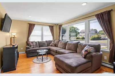 1333 Richland Boulevard, Bay Shore, NY 11706 - Photo 8