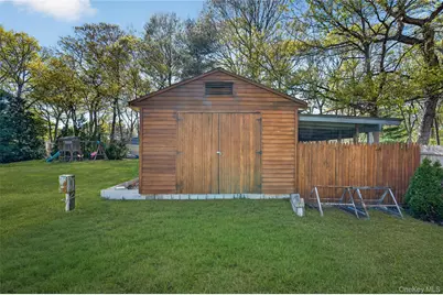 489 Rowlinson Drive, Shirley, NY 11967 - Photo 22