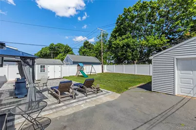 51 Cliff Lane, Levittown, NY 11756 - Photo 18