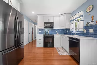 2389 Lindy Road, Westbury, NY 11590 - Photo 10