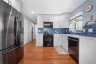 2389 Lindy Rd, Westbury, NY 11590 - Photo 10