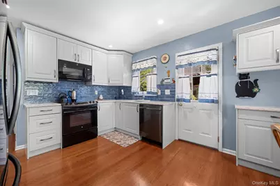 2389 Lindy Road, Westbury, NY 11590 - Photo 12