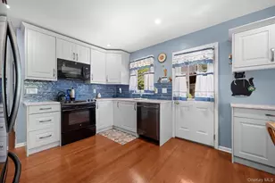 2389 Lindy Rd, Westbury, NY 11590 - Photo 12