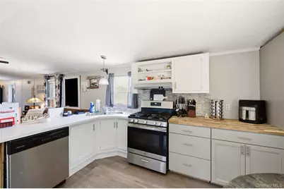 1137 Unit 124 Lincoln Avenue, Holbrook, NY 11741 - Photo 16