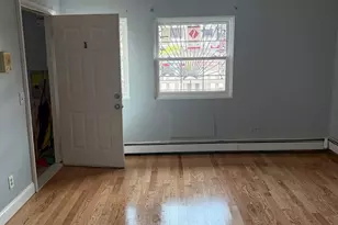 33 Harper Ct, Bronx, NY 10466 - Photo 1