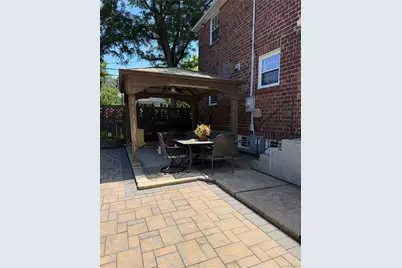 27 Upland Road, Great Neck, NY 11020 - Photo 12