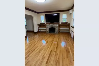 27 Upland Road, Great Neck, NY 11020 - Photo 2