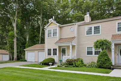 16 Chase Commons #16, Yaphank, NY 11980 - Photo 4