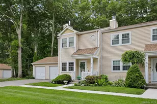 16 Chase Commons, Yaphank, NY 11980 - Photo 4