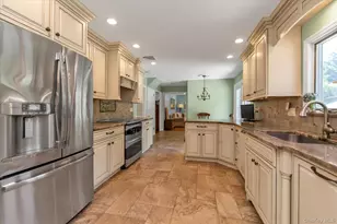 13 Darby Pl, Glen Head, NY 11545 - Photo 8