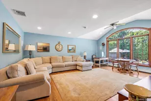 13 Darby Pl, Glen Head, NY 11545 - Photo 10