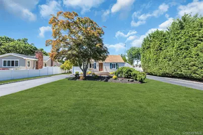 953 Karshick Street, Bohemia, NY 11716 - Photo 2