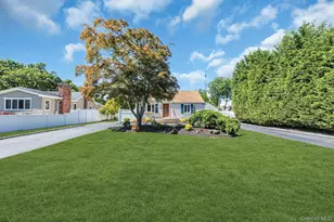 953 Karshick St, Bohemia, NY 11716 - Photo 2