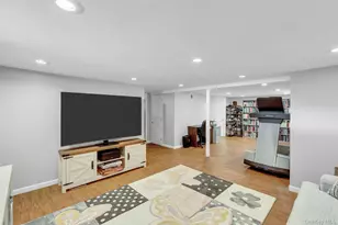 953 Karshick St, Bohemia, NY 11716 - Photo 18