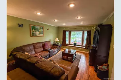 685 Seabury Avenue, Franklin Square, NY 11010 - Photo 4