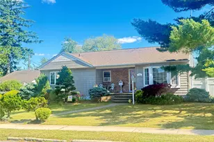 685 Seabury Ave, Franklin Square, NY 11010 - Photo 2
