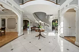 48 Tammys Ln, Syosset, NY 11791 - Photo 2