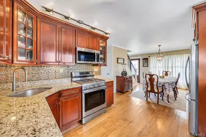 66 Vincent Road, Hicksville, NY 11801 - Photo 4