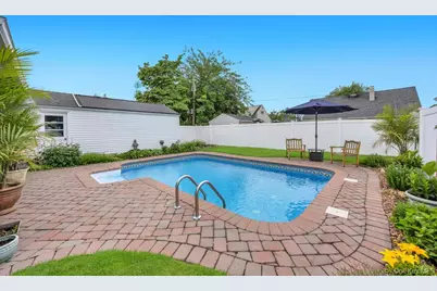 66 Vincent Road, Hicksville, NY 11801 - Photo 32