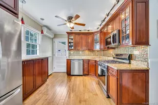 66 Vincent Rd, Hicksville, NY 11801 - Photo 8