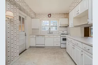 37 Poe Street, Hartsdale, NY 10530 - Photo 10