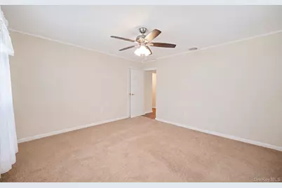 398 Clocks Boulevard, Massapequa, NY 11758 - Photo 32