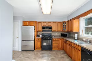 31 Briarwood Dr, Wappingers Falls, NY 12590 - Photo 16
