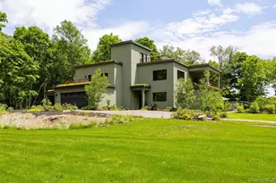 215 Smith Rd, Poughkeepsie, NY 12603 - Photo 2