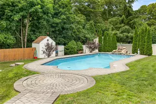 24 Walnut St, Coram, NY 11727 - Photo 2