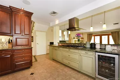 3 Joy Drive, Manhasset Hills, NY 11040 - Photo 8