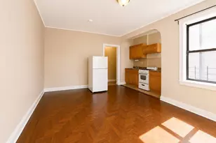 700 Oakland Pl, Bronx, NY 10457 - Photo 4