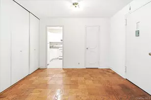 70-25 Yellowstone Blvd, Forest Hills, NY 11375 - Photo 6